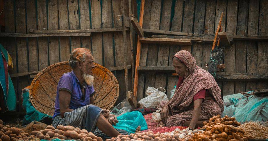 Farmers selling produce in agricultural market supported by digital market linkages